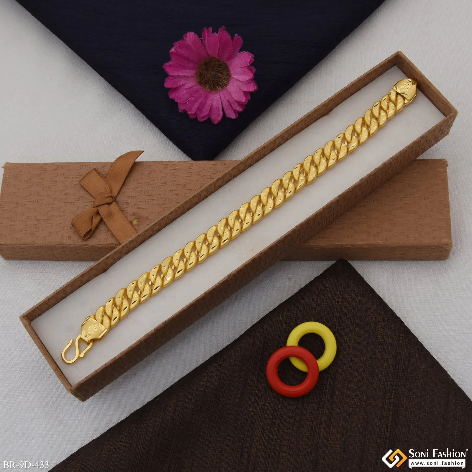 Glittering Design Gold Plated Pokal Bracelet for Men - Style D433