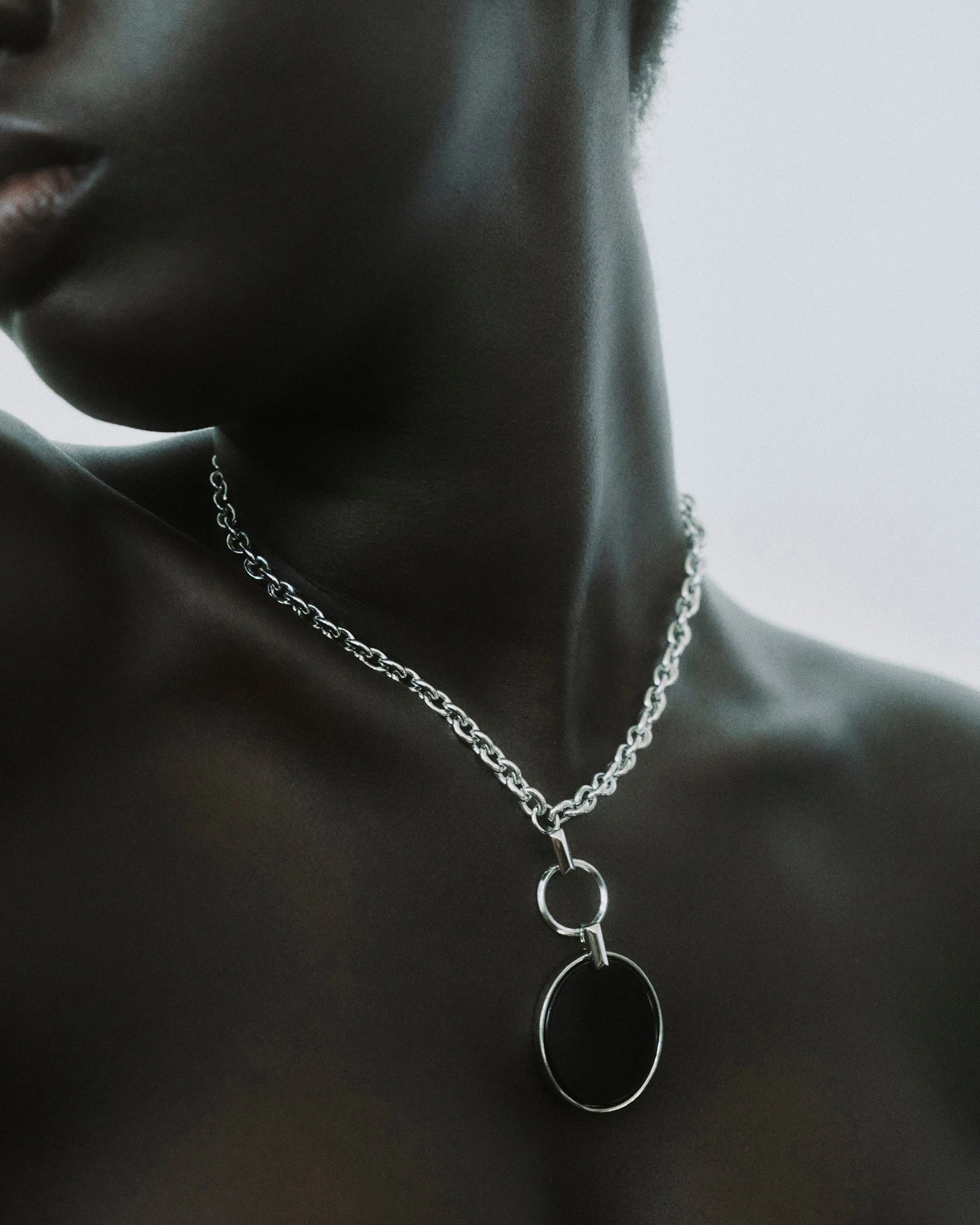 INLAID IOS PENDANT NECKLACE - ONYX