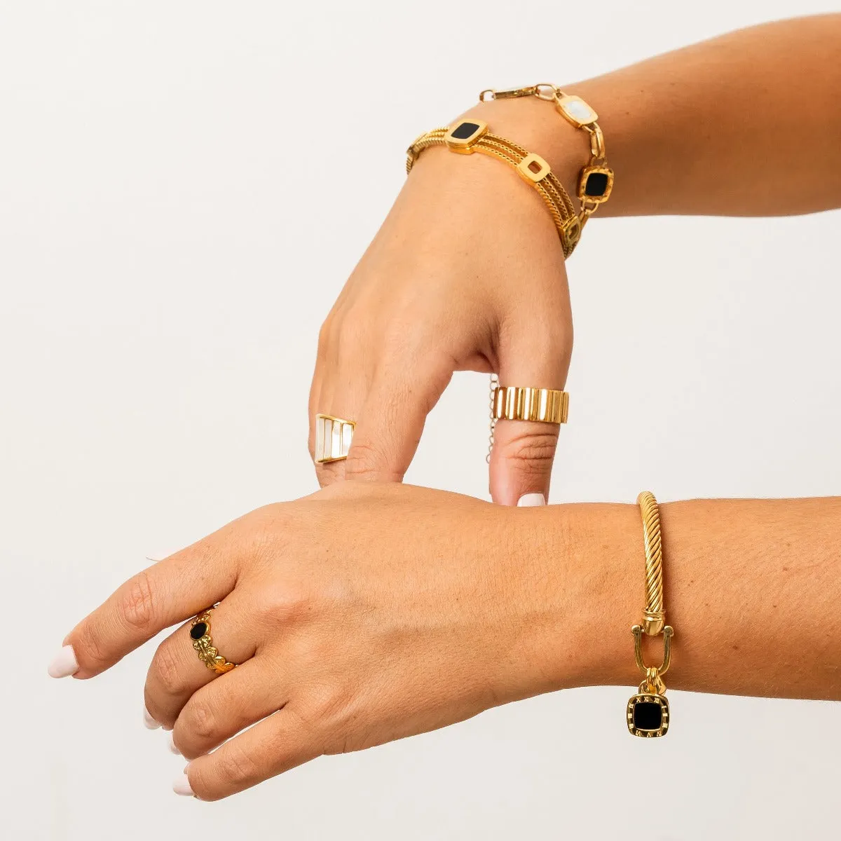 Squared Onyx Gears Bracelet - Gold